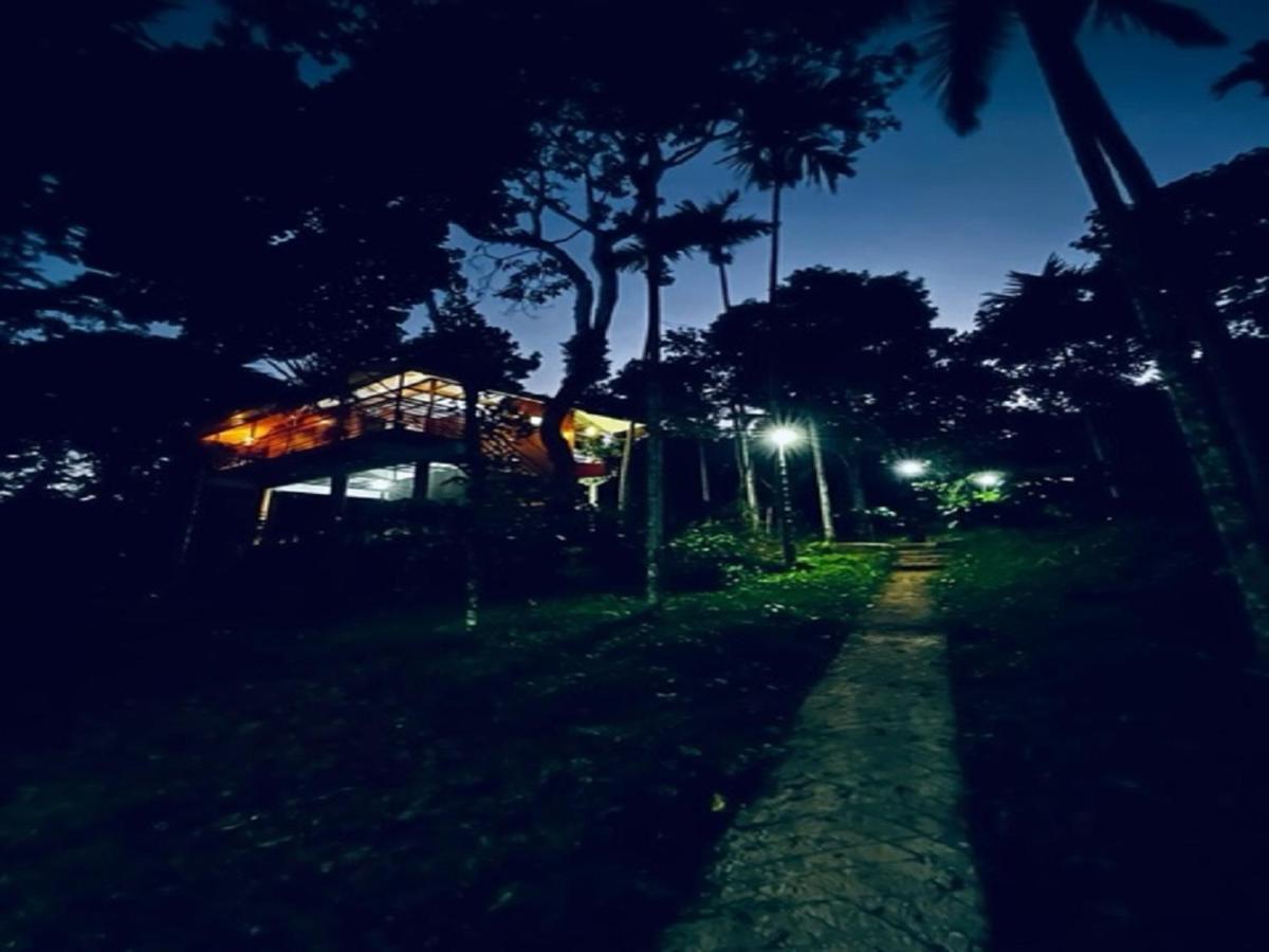 Kuruva Shoreline Wayanad Chegat Exterior photo