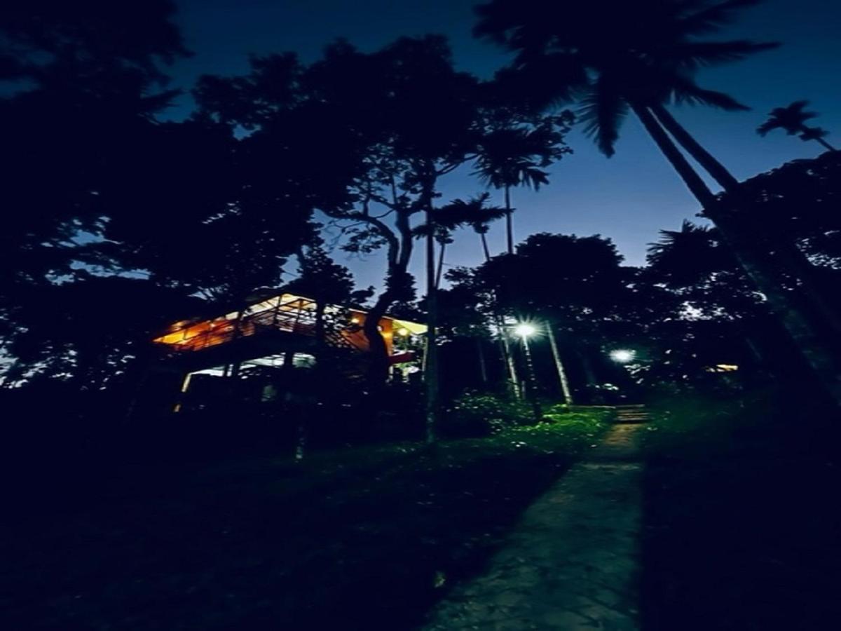 Kuruva Shoreline Wayanad Chegat Exterior photo